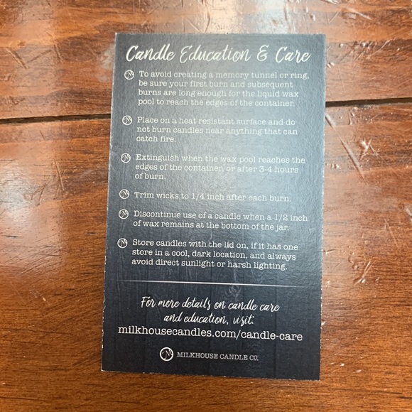 Milkhouse Candle Co. Tiki Beach Flower - Picture 4 of 4